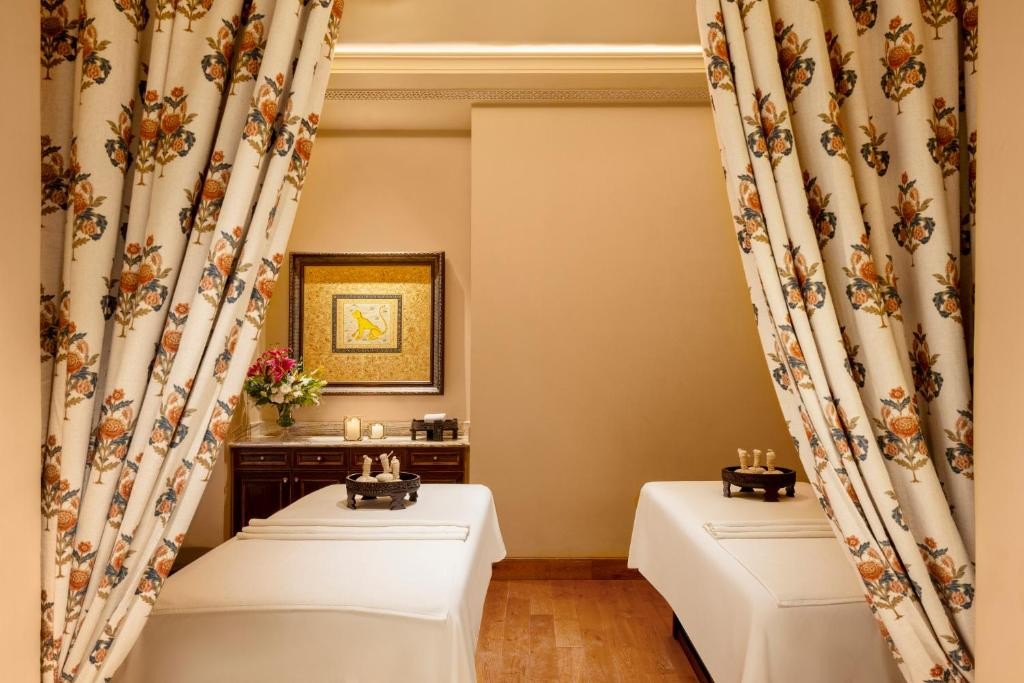 Raffles Jaipur 54/93