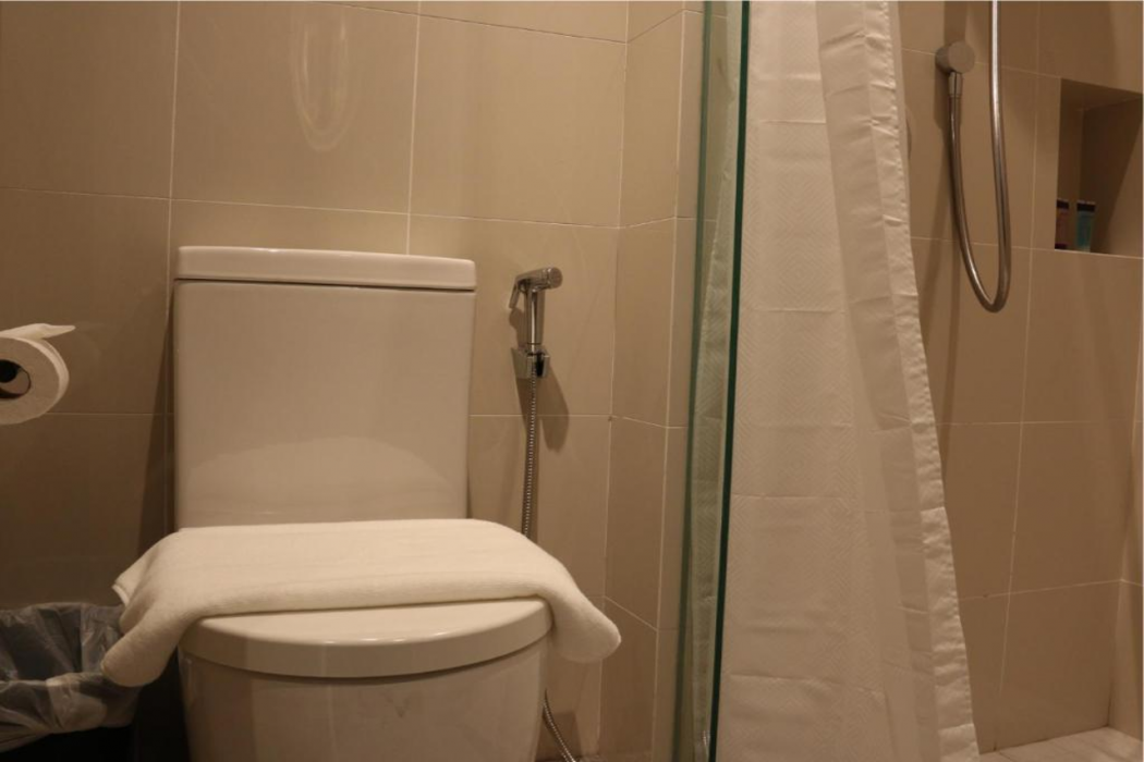 Aqueen Prestige Hotel Jalan Besar 25/42