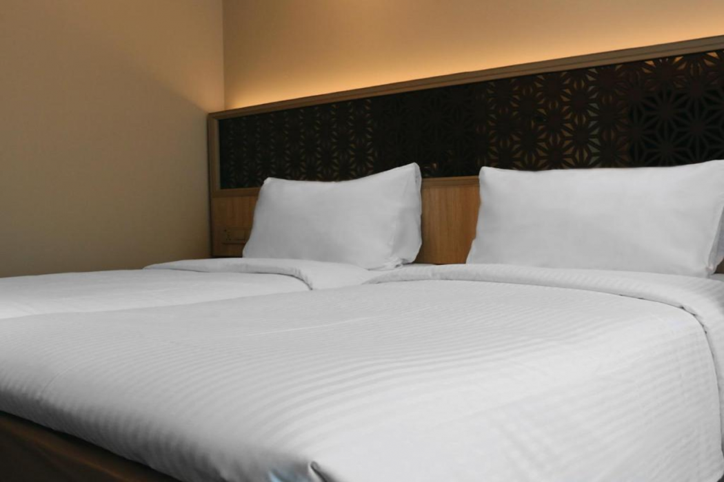 Aqueen Prestige Hotel Jalan Besar 8/42