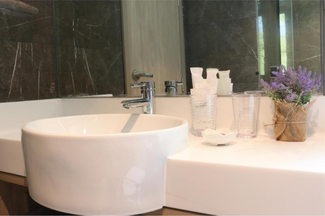Aqueen Prestige Hotel Jalan Besar 28/42