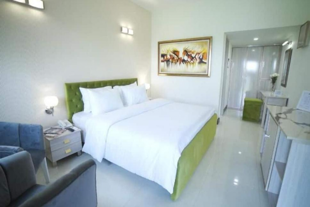 Airport Hotel 13/59