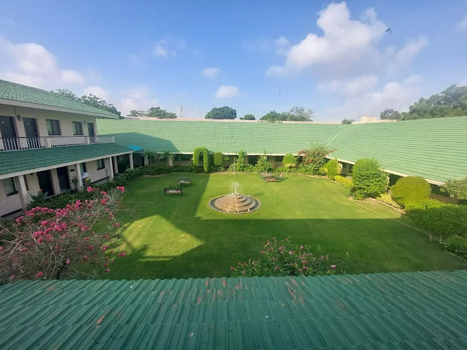 Airport Hotel 48/59