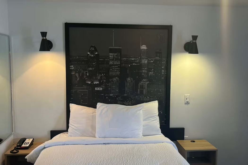 Super 8 by Wyndham Montreal 6/24