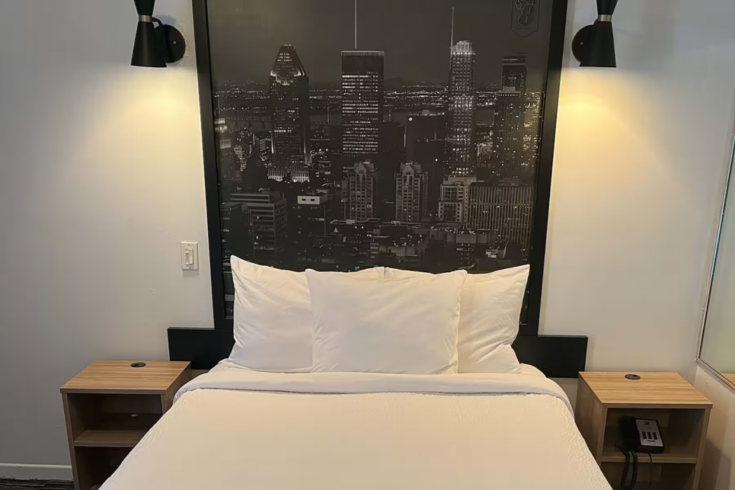 Super 8 by Wyndham Montreal 7/24