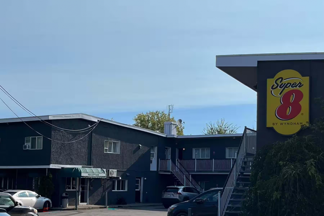 Super 8 by Wyndham Montreal photo1
