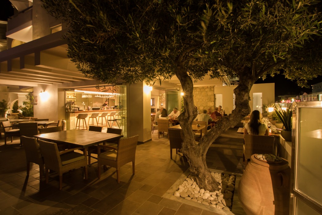 Parasol Luxury Hotel & Suites 40/80