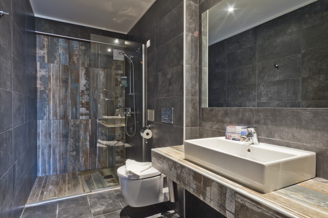 Parasol Luxury Hotel & Suites 24/80