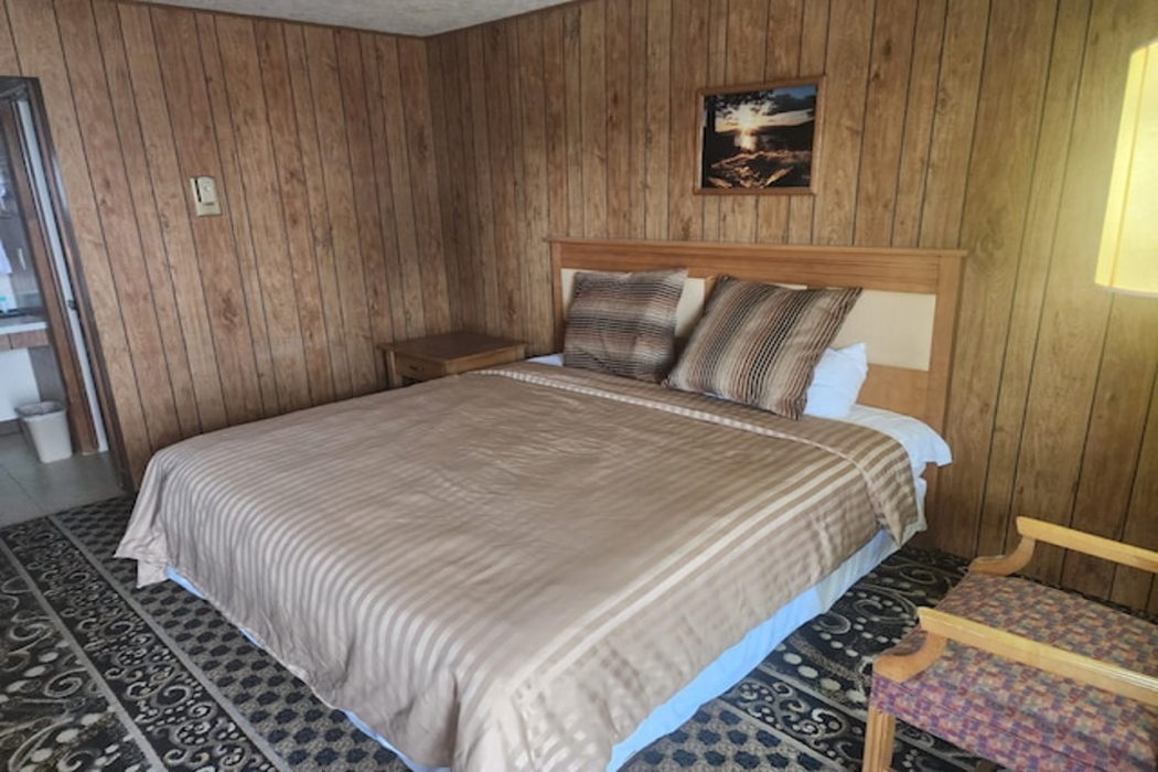 First Inn By OYO Quinter Hwy 70 9/18