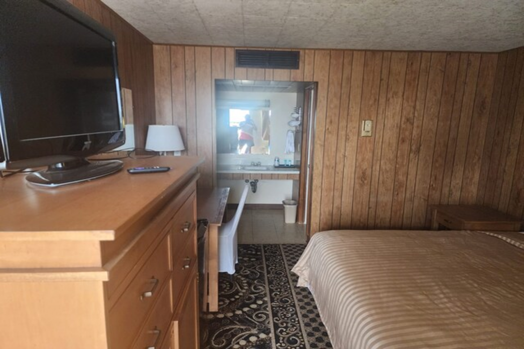 First Inn By OYO Quinter Hwy 70 8/18