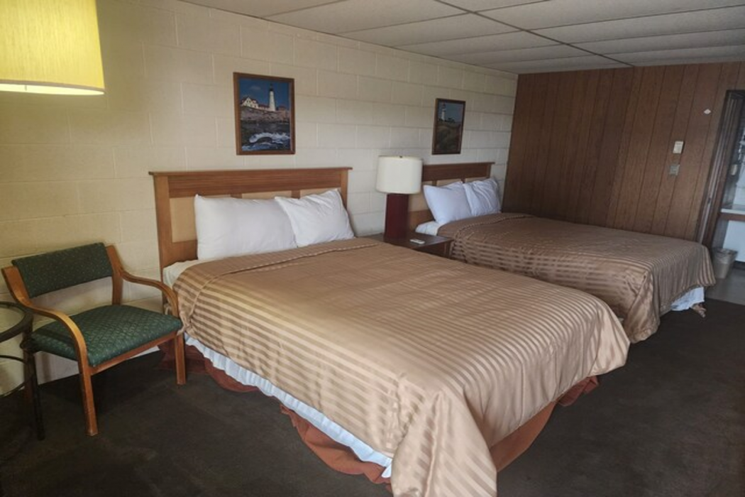 First Inn By OYO Quinter Hwy 70 11/18
