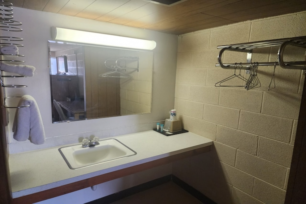 First Inn By OYO Quinter Hwy 70 12/18