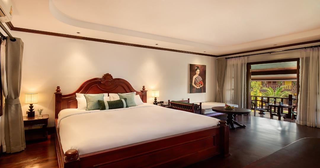 JUNIOR SUITE PONDSIDE VIEW WITH BATHTUB DOUBLE