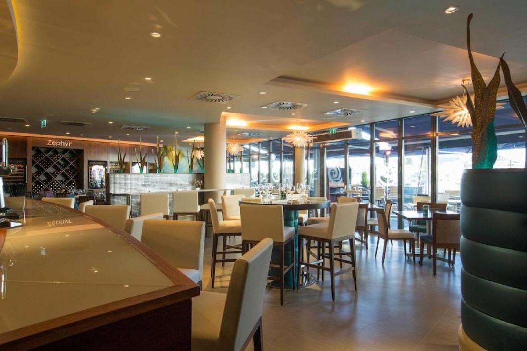 Royal Yacht Hotel 58/75