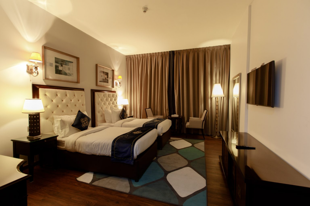 Seven Seas Hotel 11/68