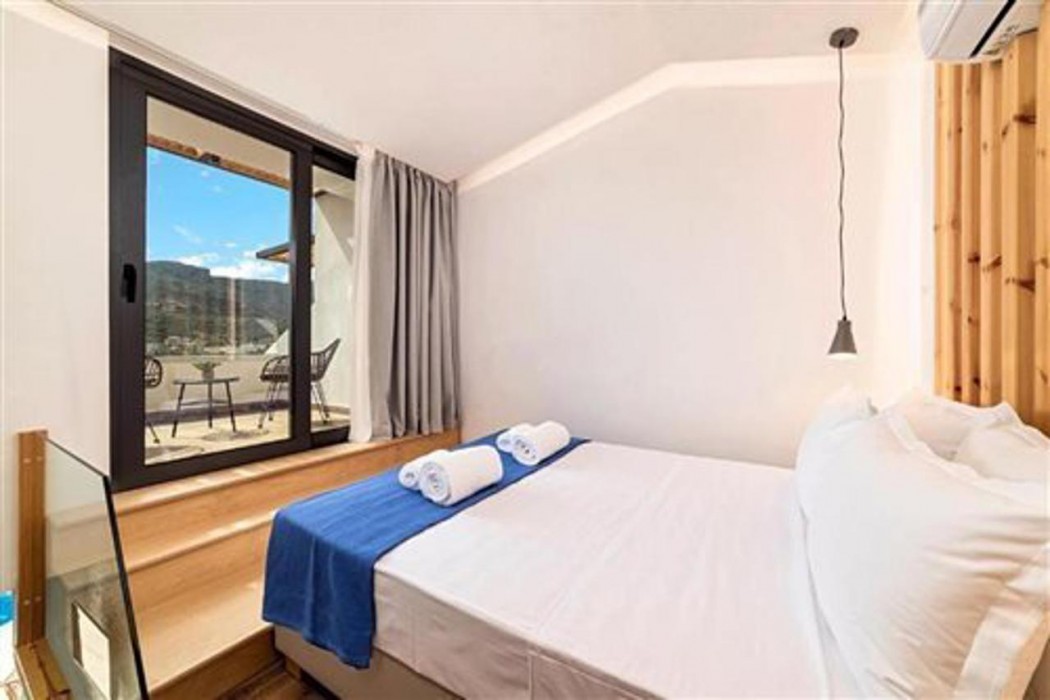 Aelia Suites 12/63