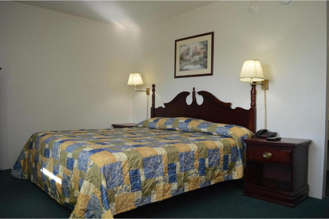Brookville Inn By OYO Near Dayton International Airport 9/17