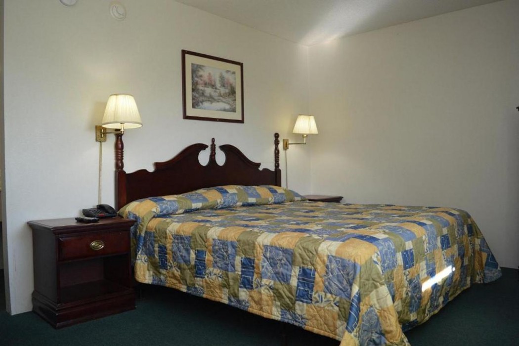 Brookville Inn By OYO Near Dayton International Airport 10/17