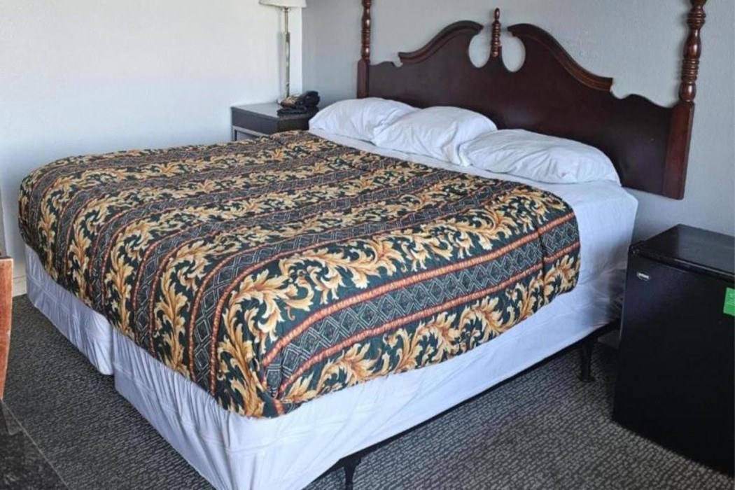 Brookville Inn By OYO Near Dayton International Airport 13/17