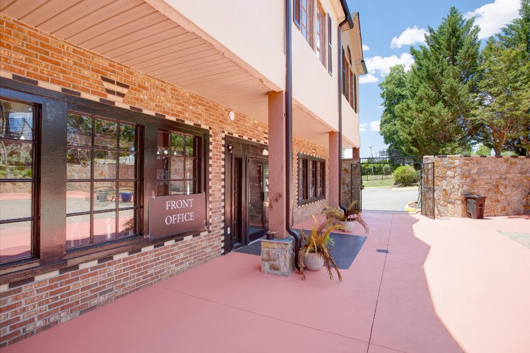 Riverside Inn & Suites by OYO Danville Ceaser Casino 40/68