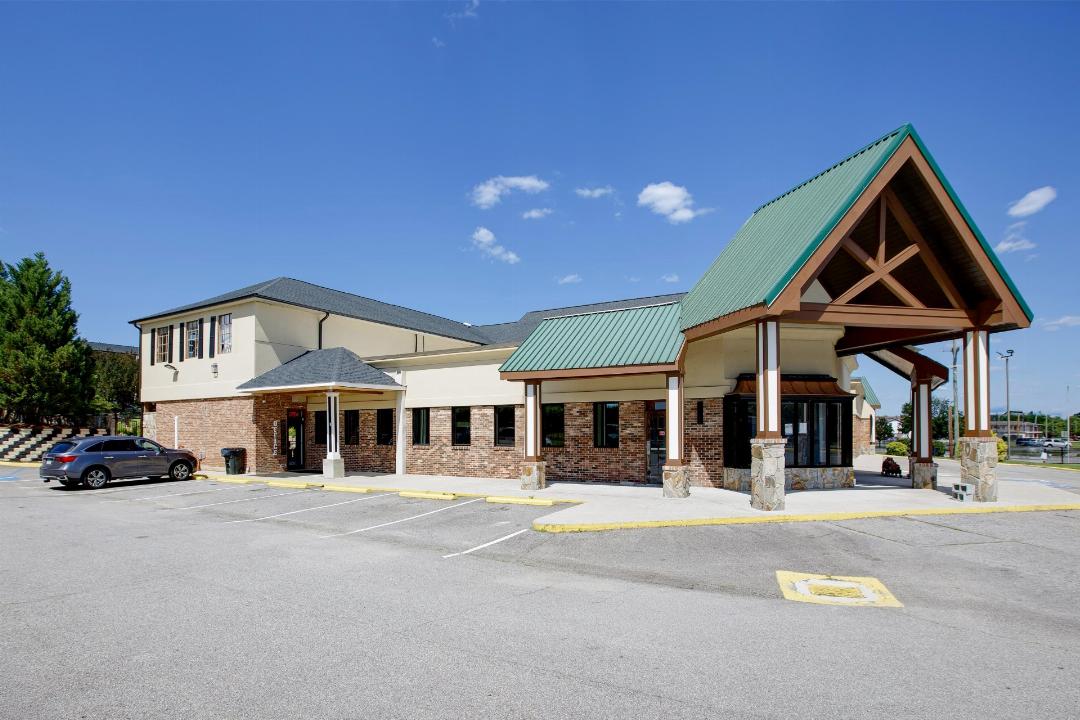 Riverside Inn & Suites by OYO Danville Ceaser Casino 6/68