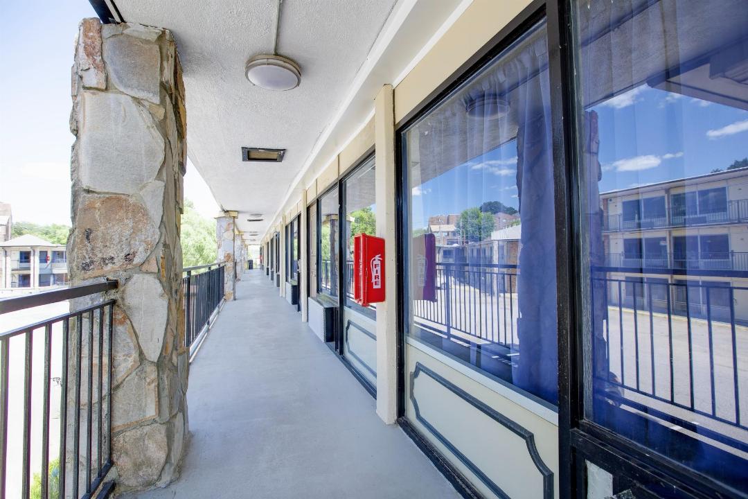 Riverside Inn & Suites by OYO Danville Ceaser Casino 38/68