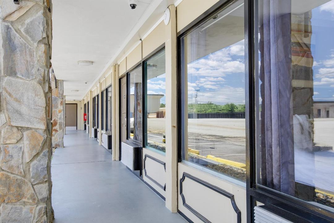 Riverside Inn & Suites by OYO Danville Ceaser Casino 36/68