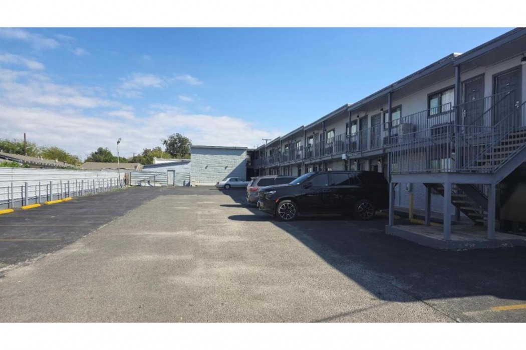 Super 7 Inn By OYO San Antonio N.W. Medical Center photo3