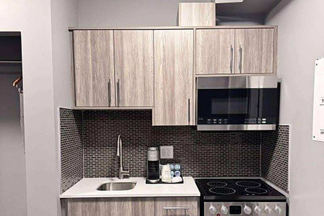 Ramada by Wyndham West Edmonton Hotel & Suites 31/45