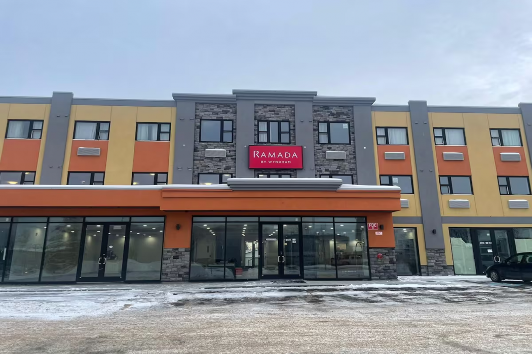 Ramada by Wyndham West Edmonton Hotel & Suites 2/45
