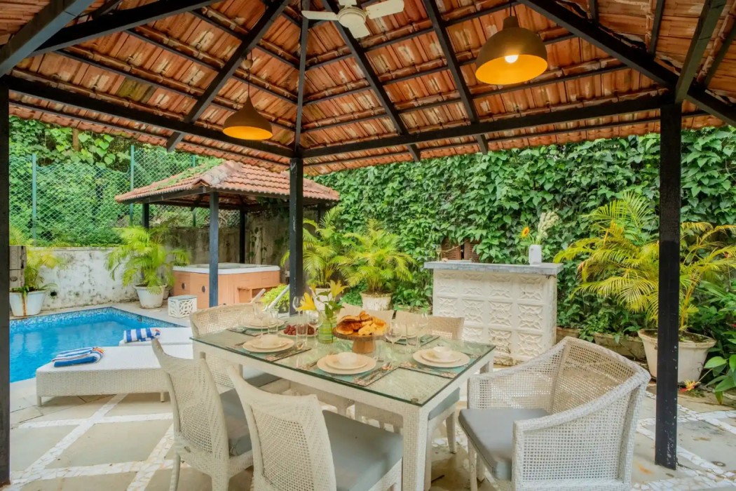 ELIVAAS Monforte Ayada | 3 BHK with Pvt Pool and Jacuzzi 24/30