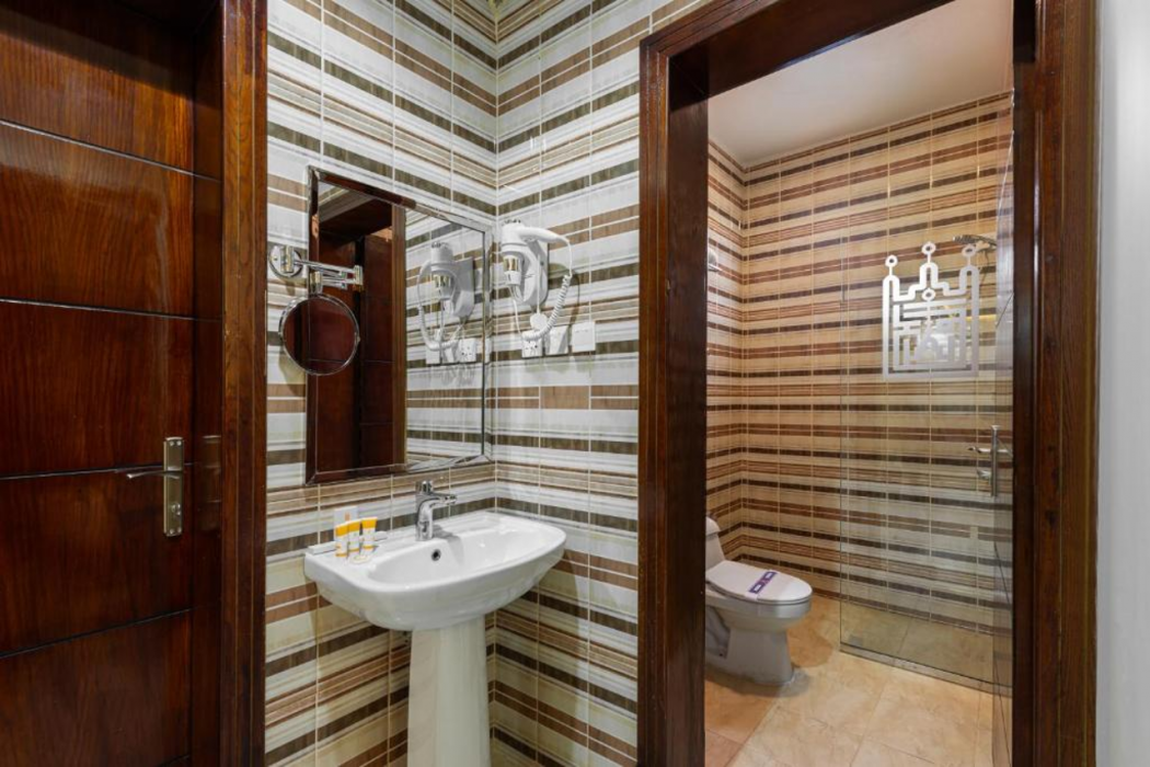 Al Qasr Hotel Suites Airport 12/16