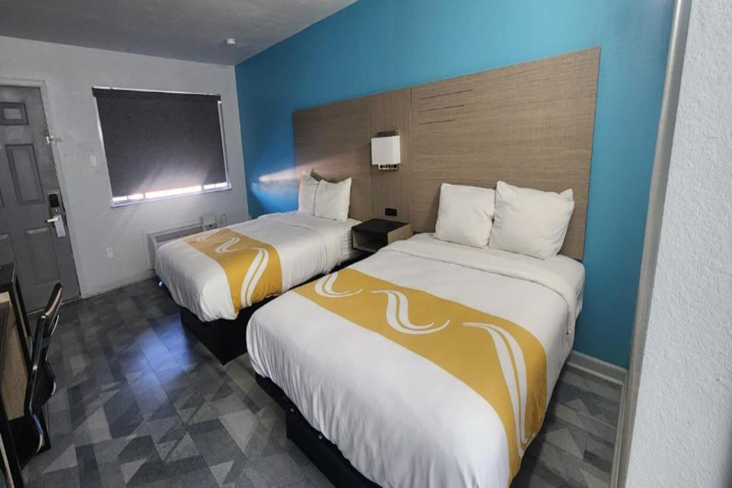Pleasanton Executive Inn By OYO 7/42
