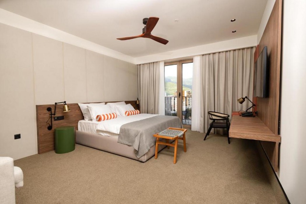 Infinity Hotel & More 12/49