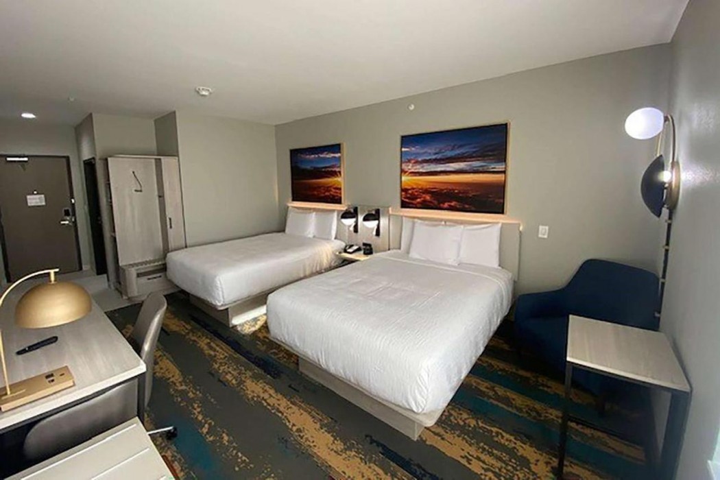 La Quinta Inn & Suites by Wyndham DeSoto 11/44