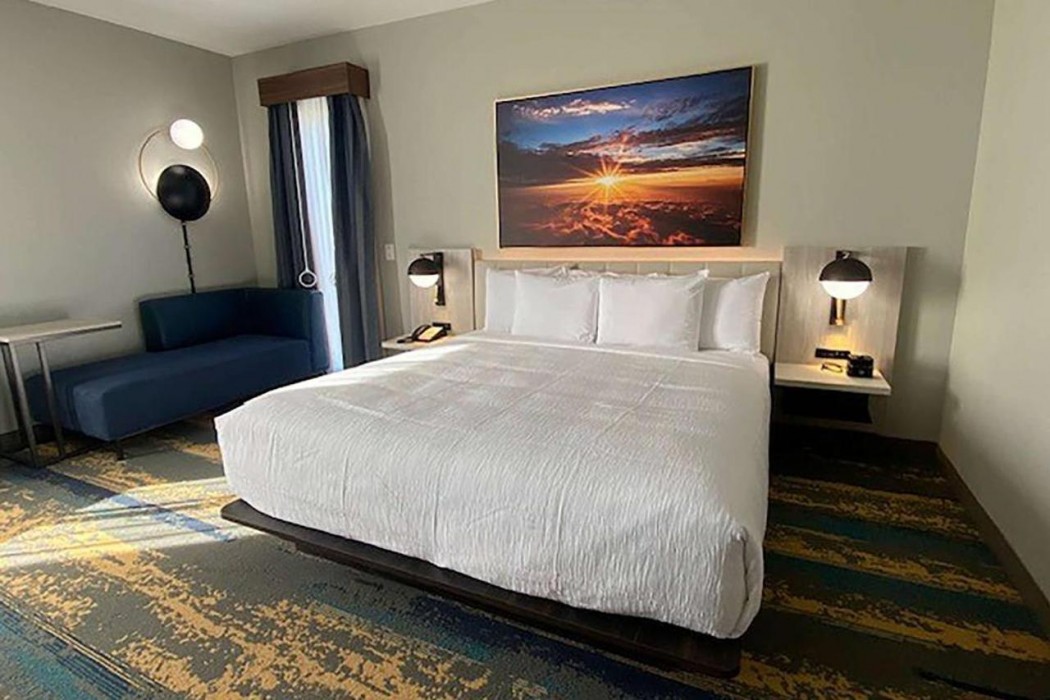 La Quinta Inn & Suites by Wyndham DeSoto 14/44