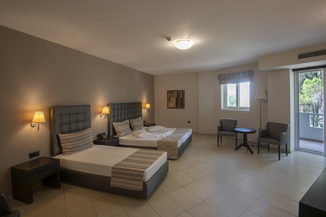 Amalias Hotel 12/45