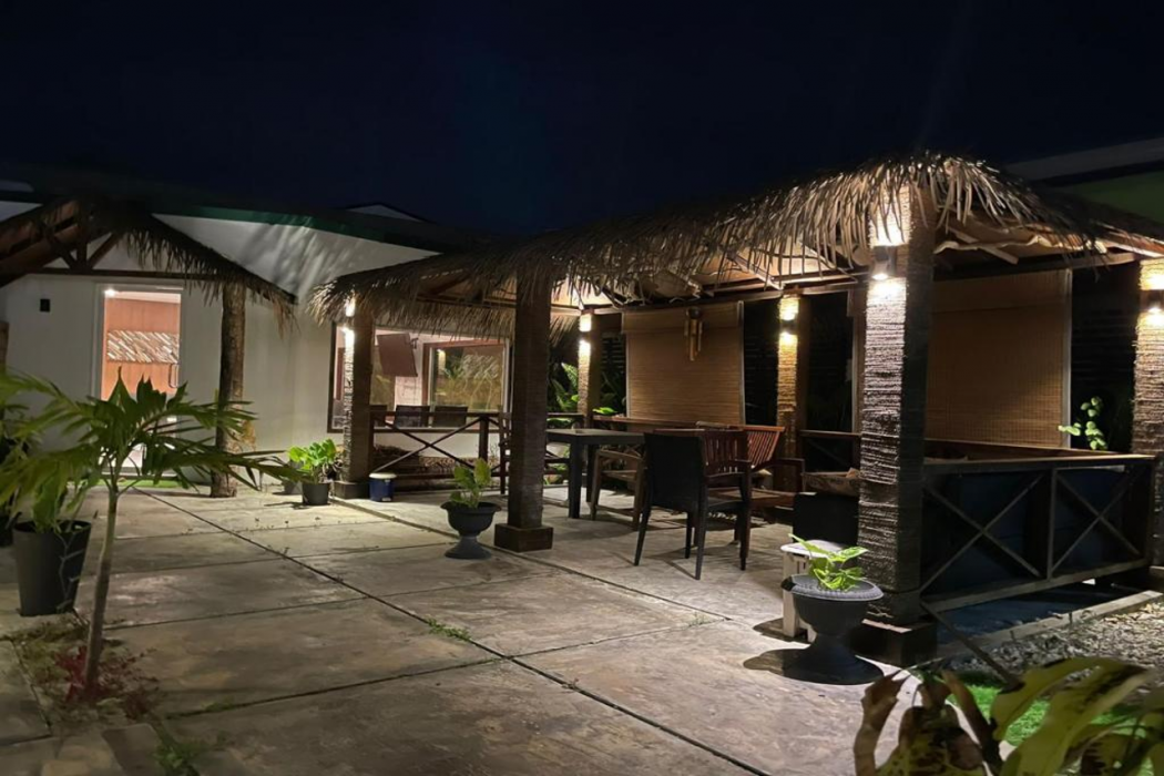 Himeyn Beach Inn - Ocho Homes by Eight Continents 13/27
