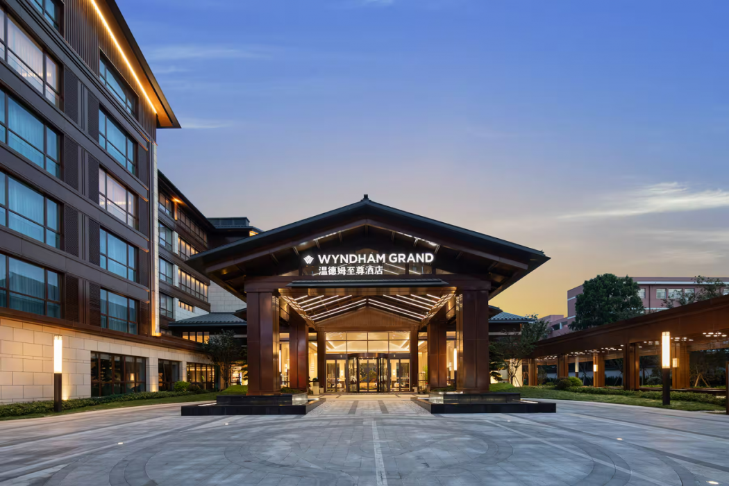 Wyndham Grand Xinchang Downtown 2/28