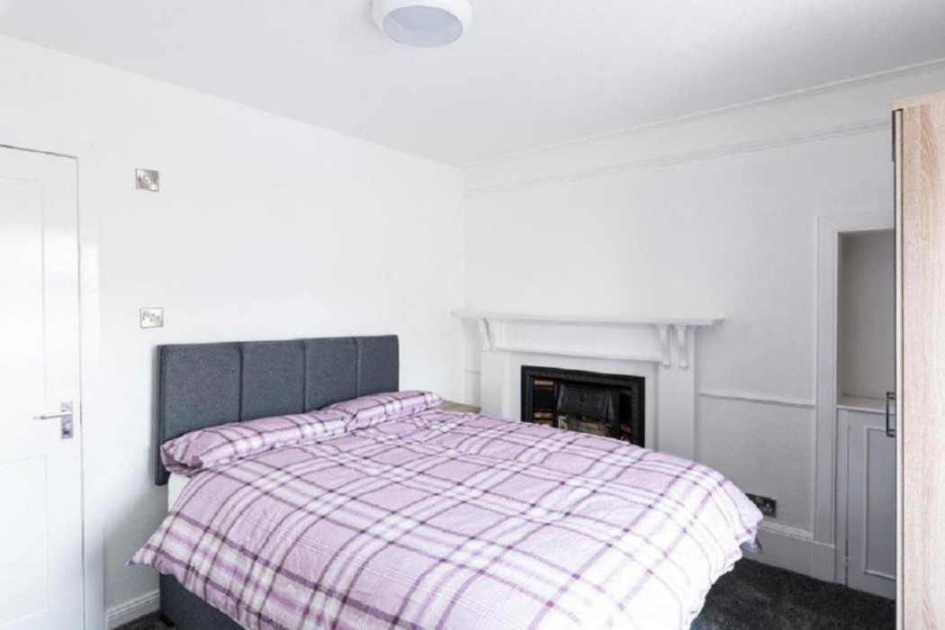 Room at OYO Josies House, BANFF