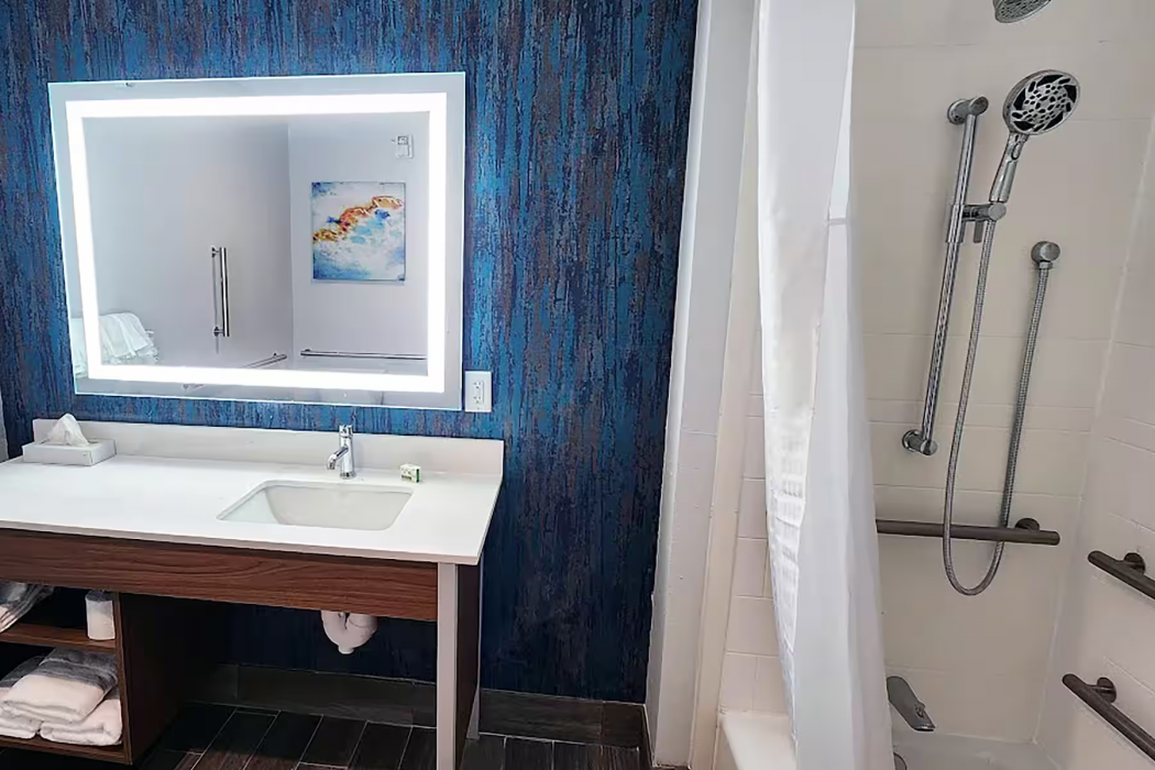 La Quinta Inn & Suites by Wyndham Austin South 17/53
