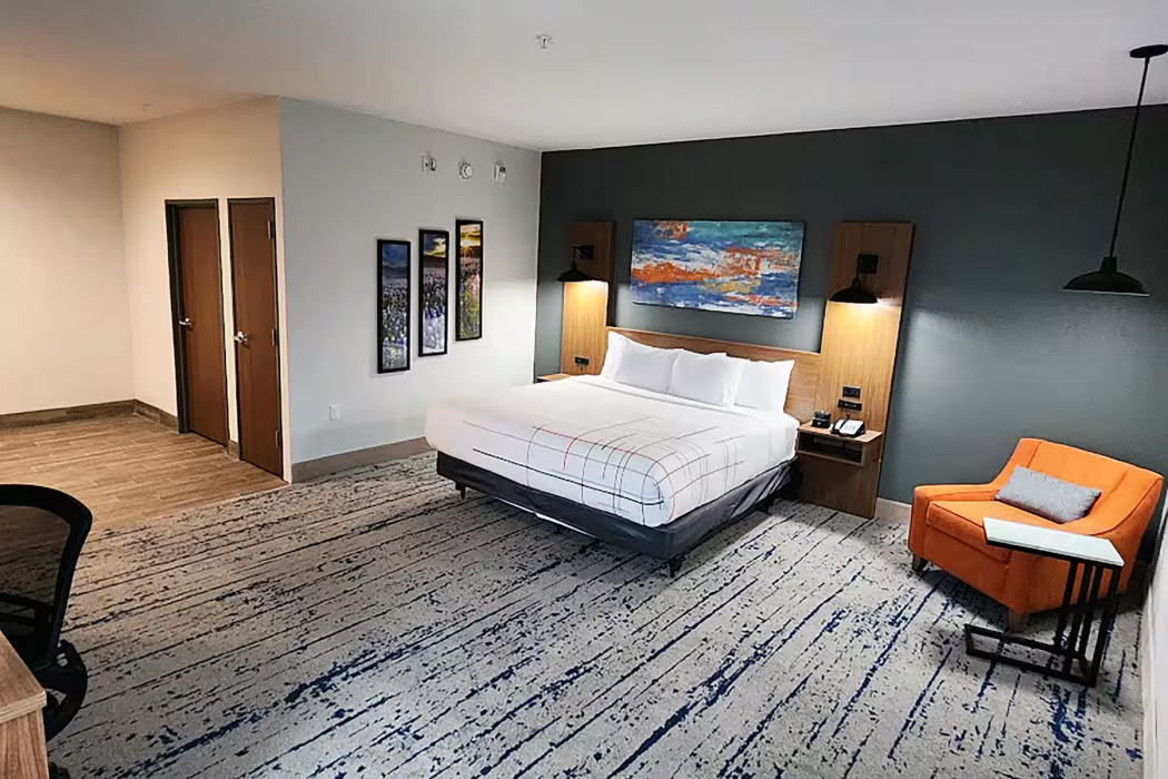 La Quinta Inn & Suites by Wyndham Austin South 12/53