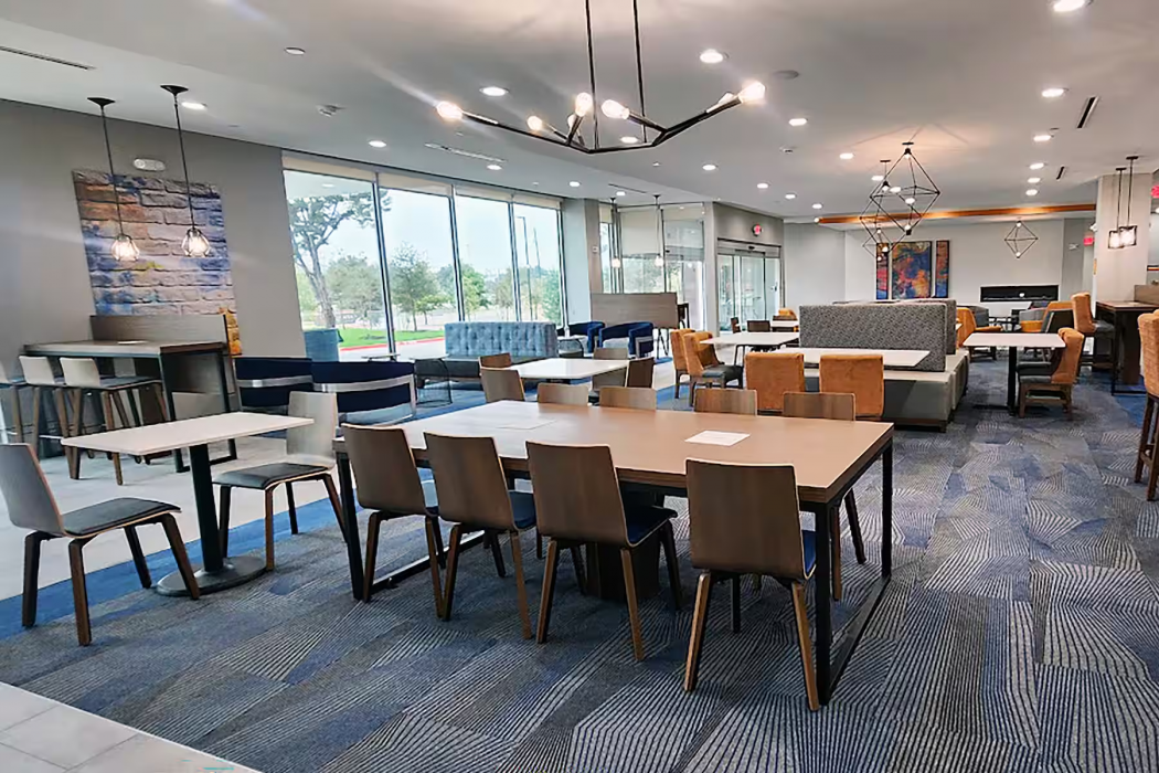 La Quinta Inn & Suites by Wyndham Austin South 32/53
