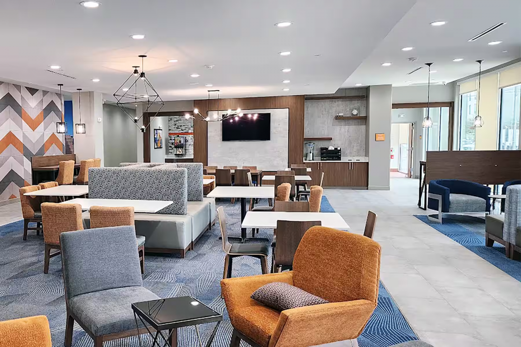 La Quinta Inn & Suites by Wyndham Austin South 6/53