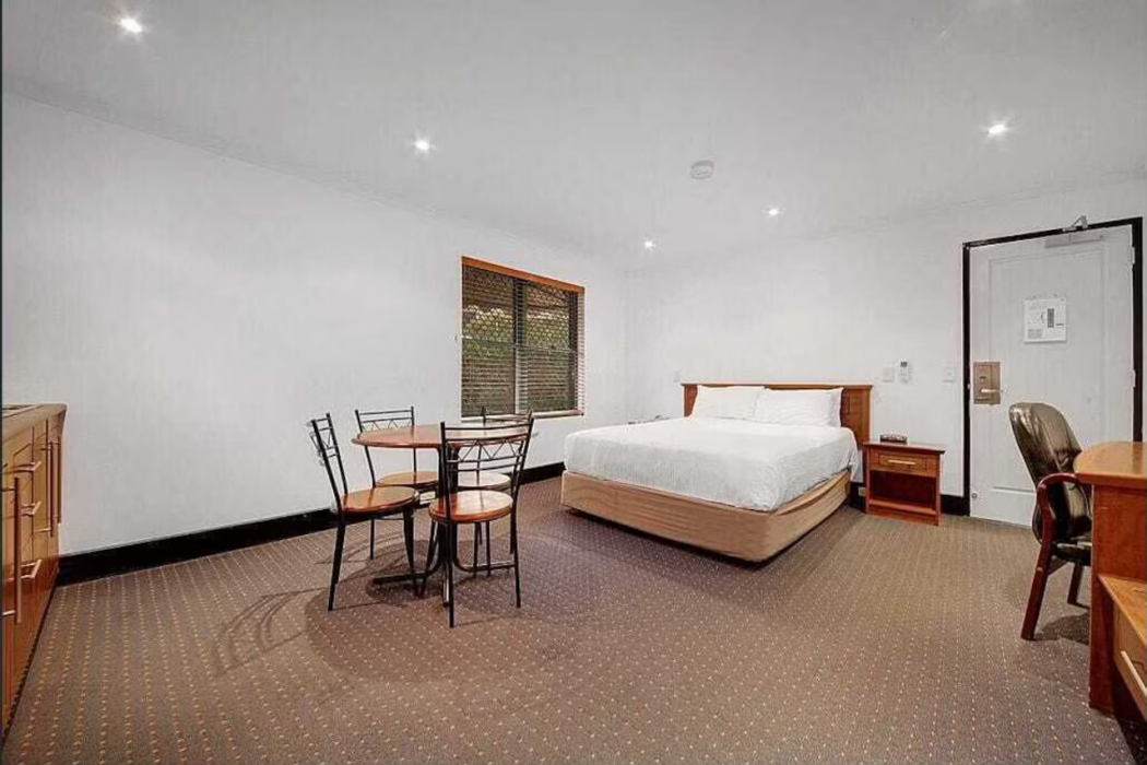 Room at Gladstone Capricorn Apartments, GLADSTONE