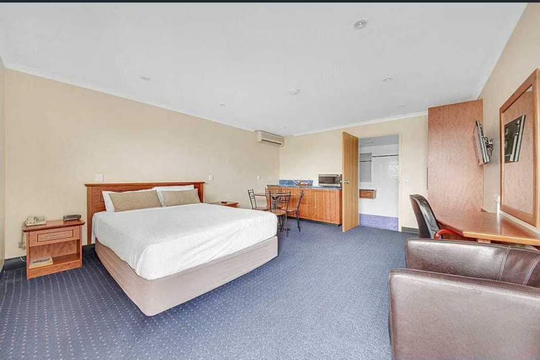 Room at Gladstone Capricorn Apartments, GLADSTONE