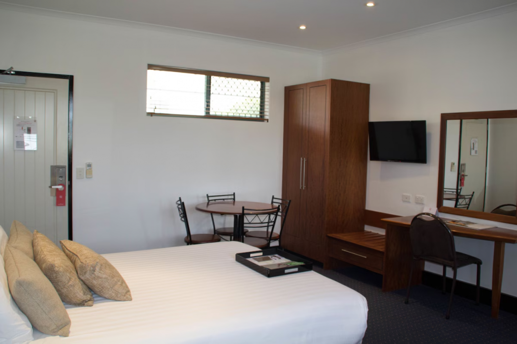 Room at Gladstone Capricorn Apartments, GLADSTONE