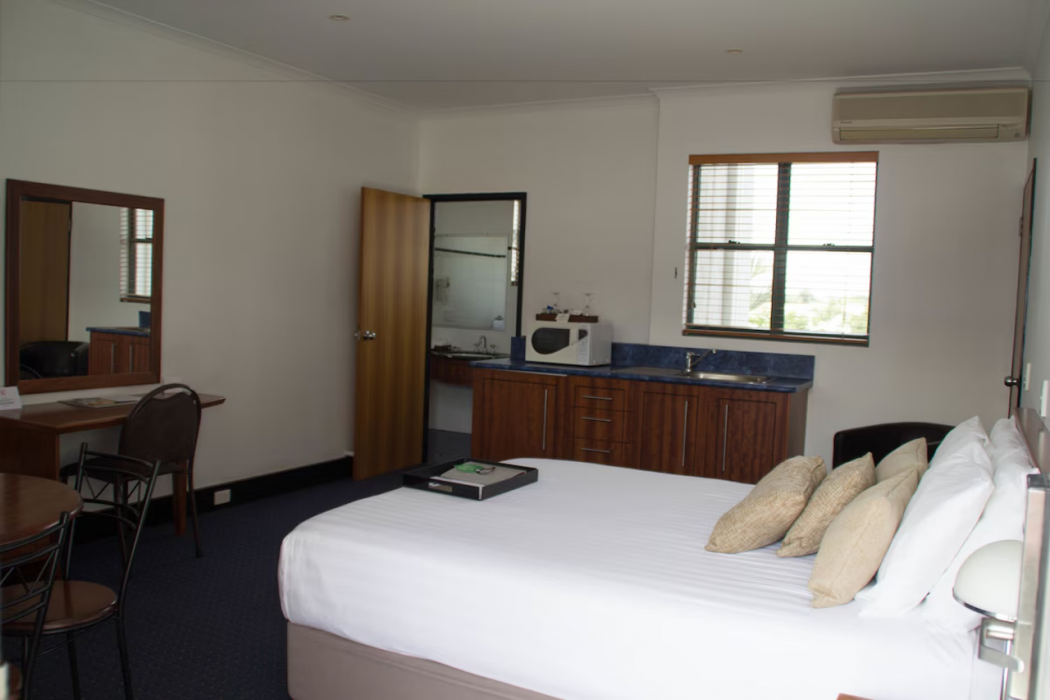 Room at Gladstone Capricorn Apartments, GLADSTONE