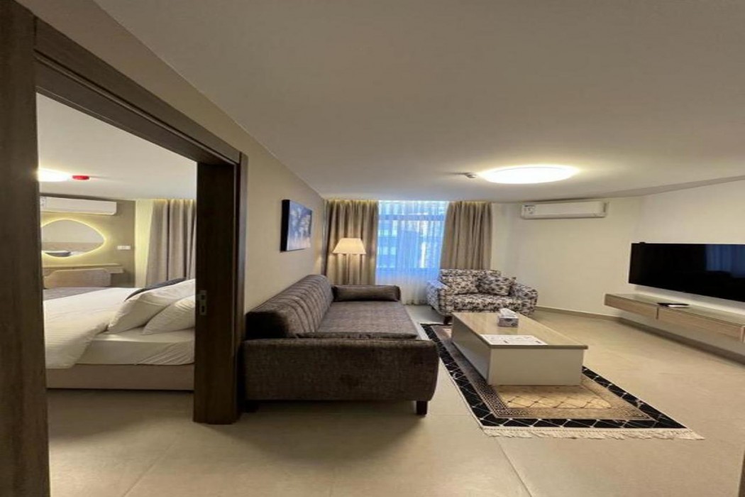 Red Carpet Suites 17/65