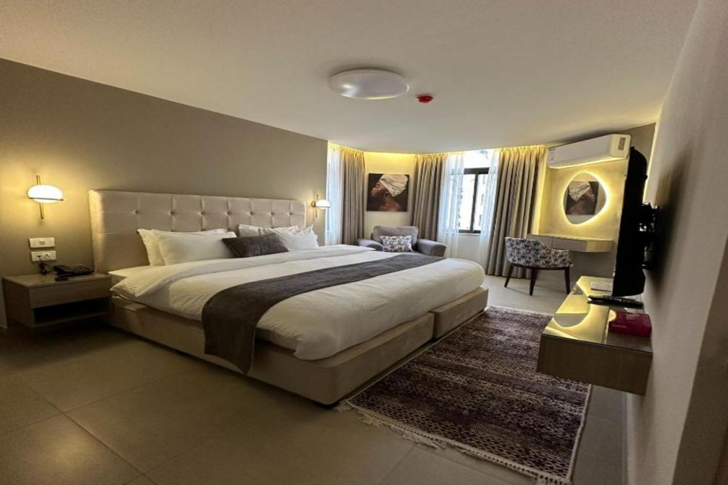 Red Carpet Suites 23/65