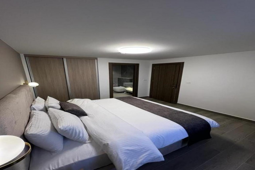 Red Carpet Suites 14/65